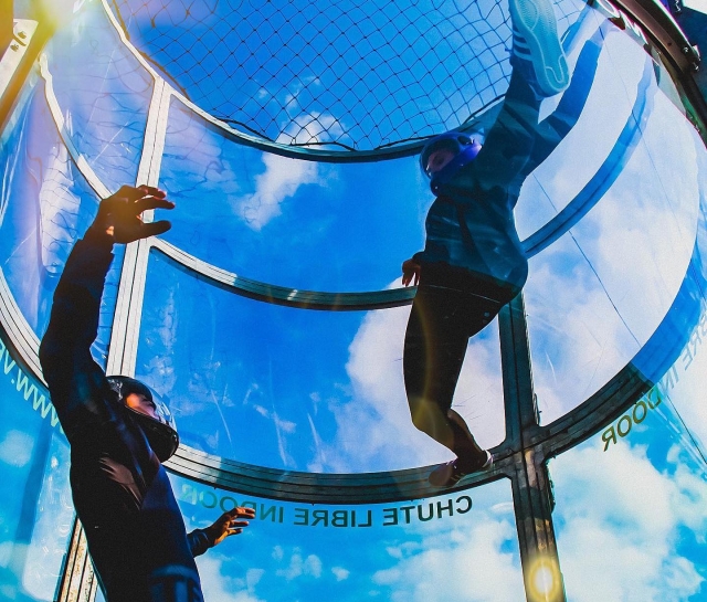  Two-person flight in the tube 