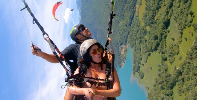  Vuelo en parapente sobre el lago de Annecy 