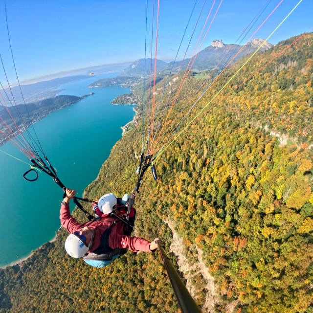 Akrobatischer Gleitschirmflug am Lake Annecy 45 Min