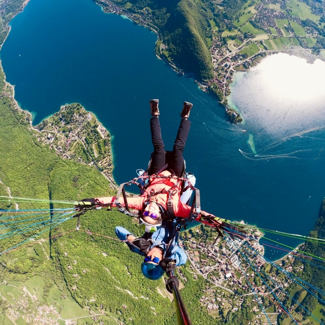 Akrobatischer Gleitschirmflug am Lake Annecy 25 Min