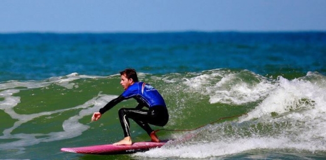  Surfeando sobre las olas de La Palmyre 
