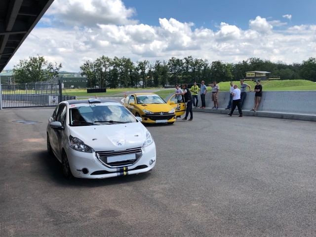 Peugeot 208 Racing Cup y DS3 