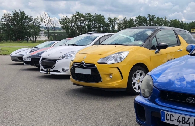  Unsere Autos warten auf Sie! 