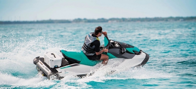  Skidding with a jetski! 