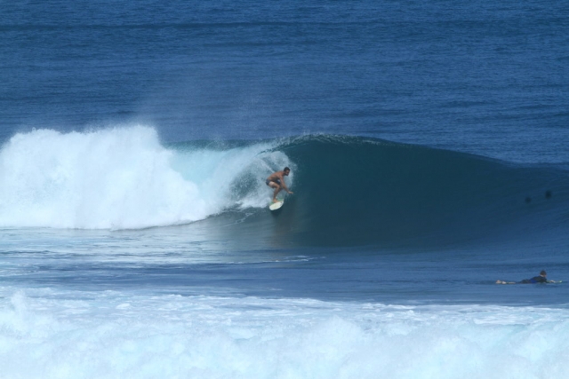 Surfer dans la mer basque 