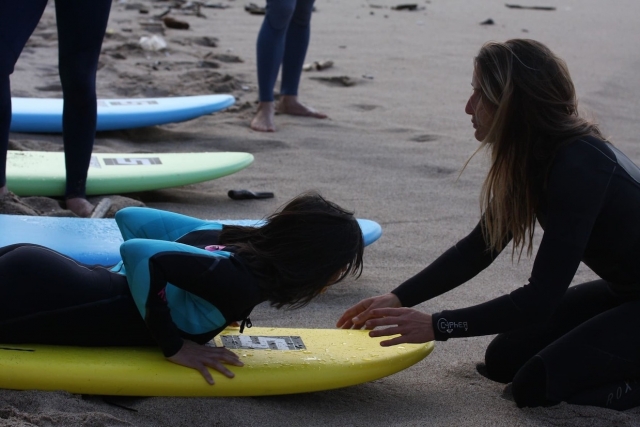 En plein stage de surf.