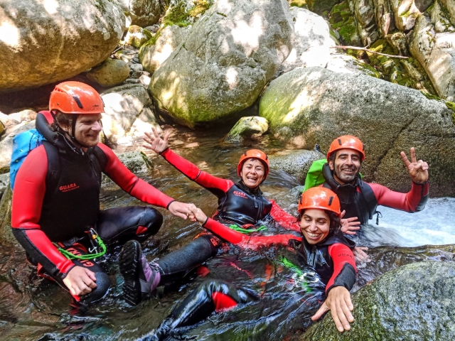  Todo el equipo de barranquismo 