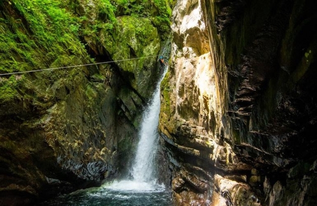 Cascade pendant le canyoning !