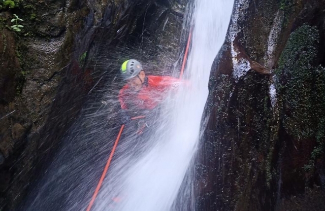 Glisse sur un toboggan naturel