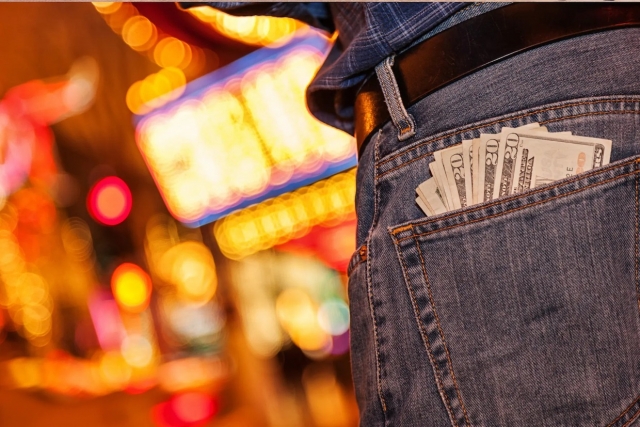  Una suma de dinero durante la actividad 