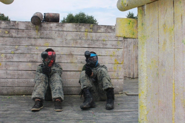 Deux joueurs de paintball