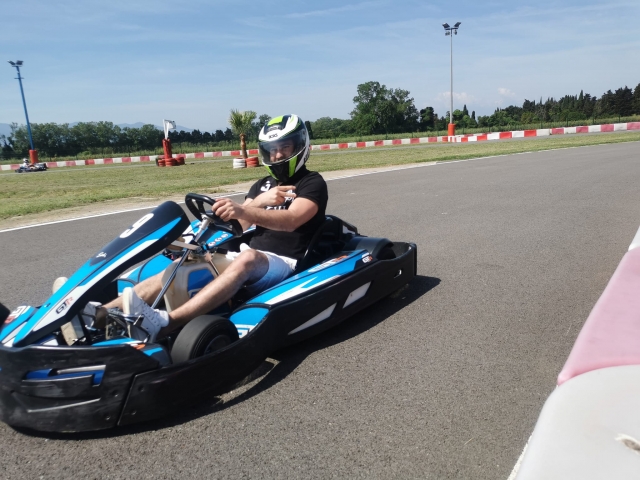 Tranquille dans le kart