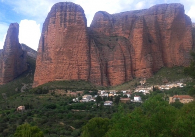  Mallos di Riglos. 