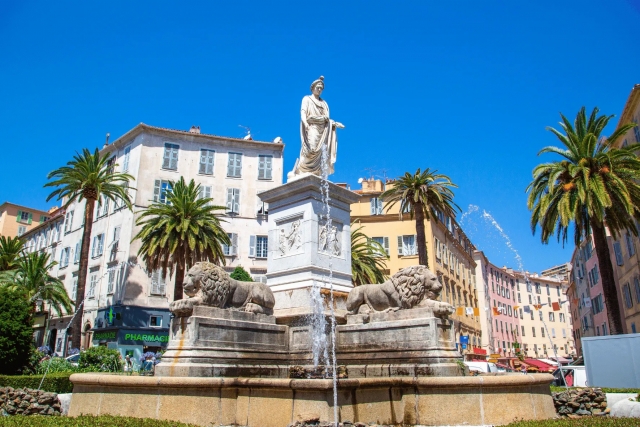 La città di Ajaccio in tutto il suo splendore 
