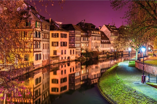  Strasburgo illuminata di notte 