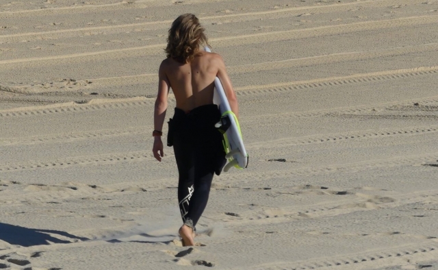 Surfeur sur la Plage.