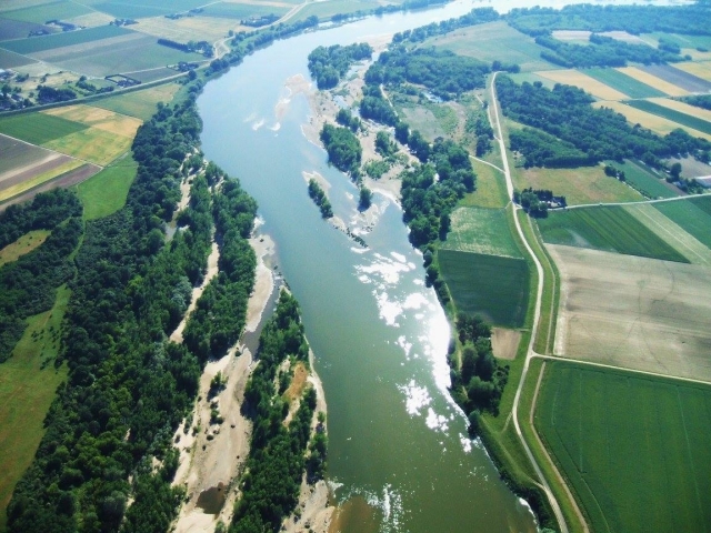 cenário magnífico do Loire e seus bancos. 