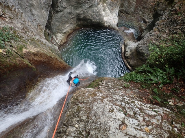  Descent into the Versoud canyon 