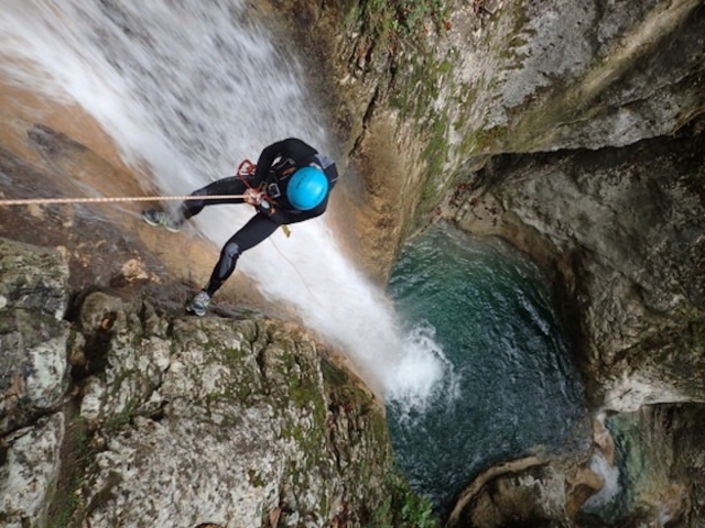  Rappel up to 18 meters.