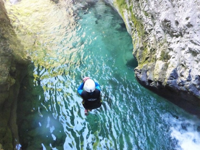  Jump into the crystal clear water. 