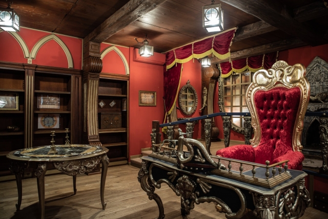 Pirate-themed decor 