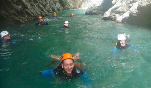  Nadar en las aguas cristalinas del cañón 