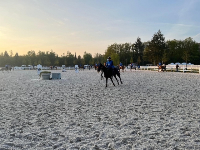 Prenons de la vitesse sur le cheval.