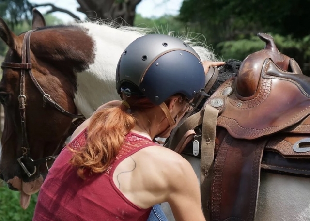  We equip the horse and let's start the ride!