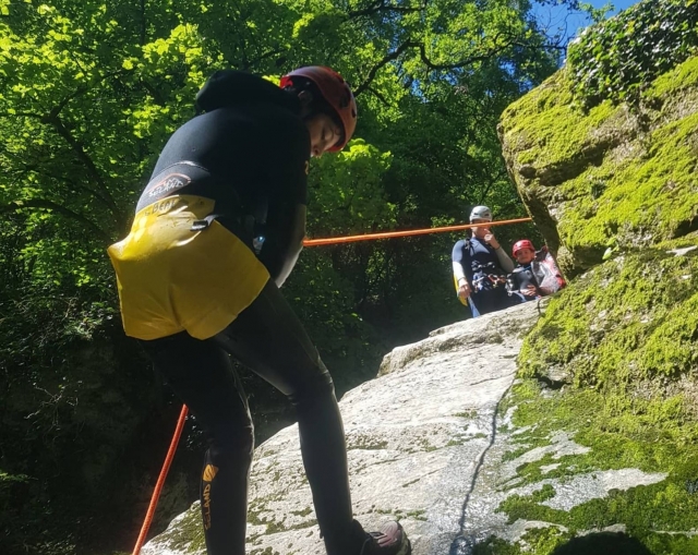  Abseiling 