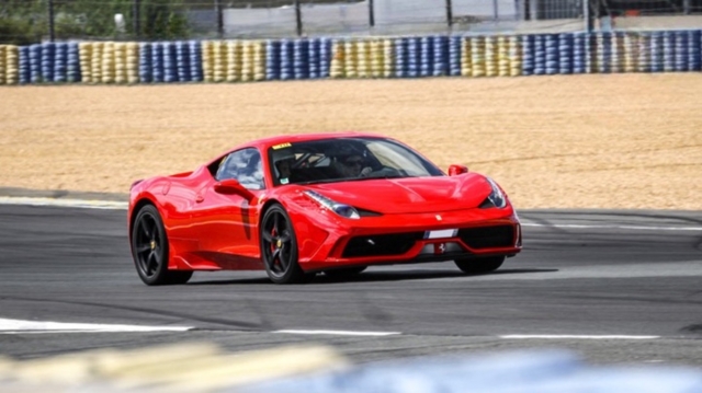  Speed and sensation on board the Ferrari 458 Speciale 