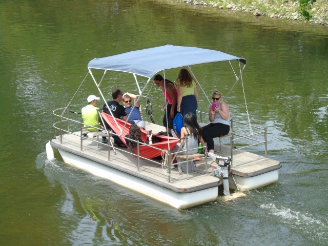  Fauler Tag mit dem Boot in Sainte Eulalie d'Olt 