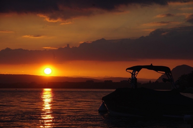 Coucher de soleil au Lac d'Annecy.