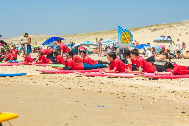 Un briefing sulla spiaggia. 