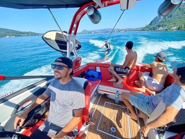  Tolle Zeit auf einem Boot auf dem See von Annecy 