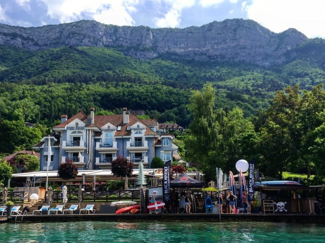  Sehr hübsche Villa am Ufer des Sees von Annecy 