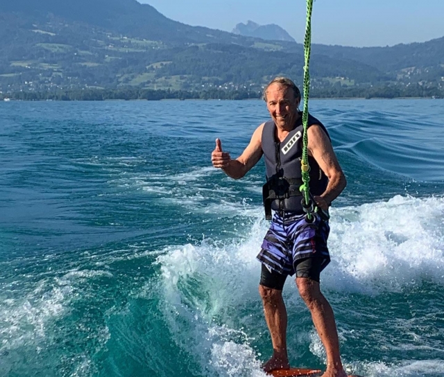  Es gibt keine Altersbeschränkung, um die Freuden des Wakeboardens zu genießen!