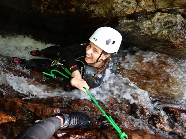 Apenas divertido durante essa descoberta de canyoning em ariège 