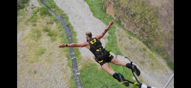  The adrenaline of jumping in the void 