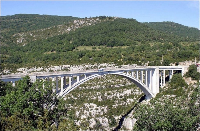  Salto de puenting desde el puente de Artuby 