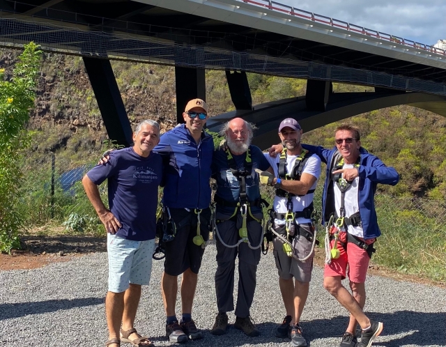  Alle in Gruppen für elastisches Bungee-Jumping