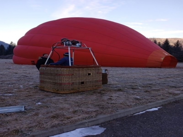  Preparándose para el vuelo en globo aerostático. 