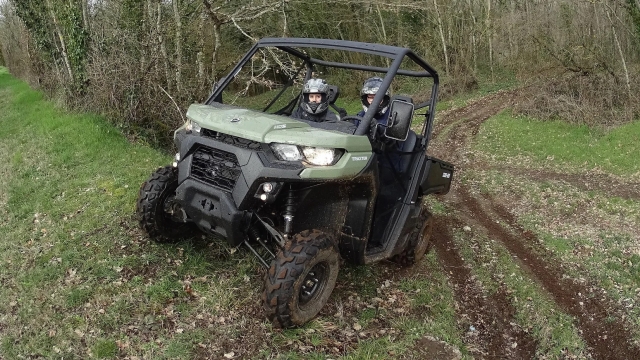  Buggy na floresta de Saône-et-loire