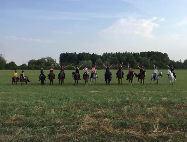  En grupo para realizar una Paseo a caballo