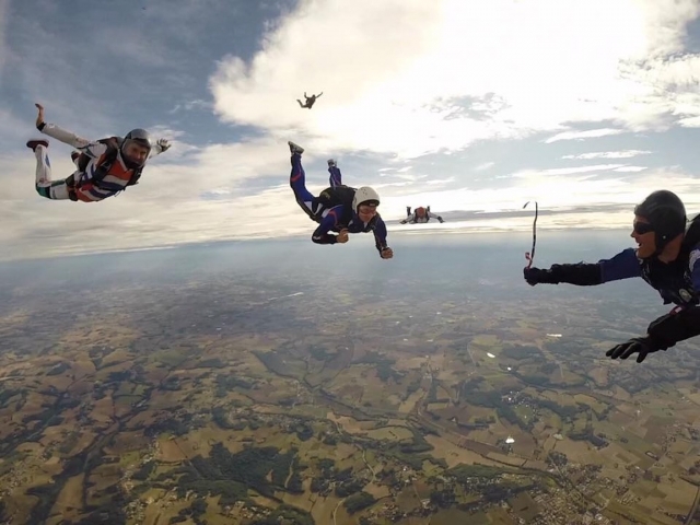 Guidé par deux moniteurs pendant la formation.