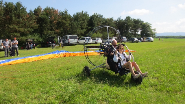  Boarding the paramotor 