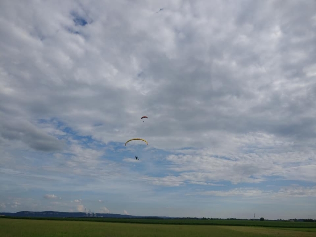  Flights simultaneous paramotor