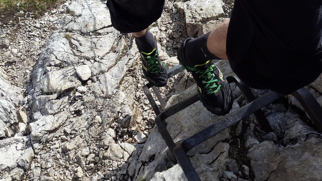  Climbing 