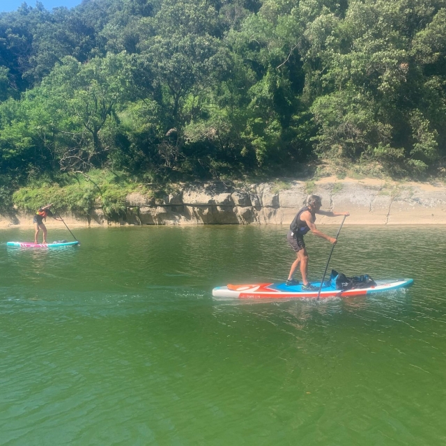  Angenehme Zeit auf einem Stand-Up-Paddle 