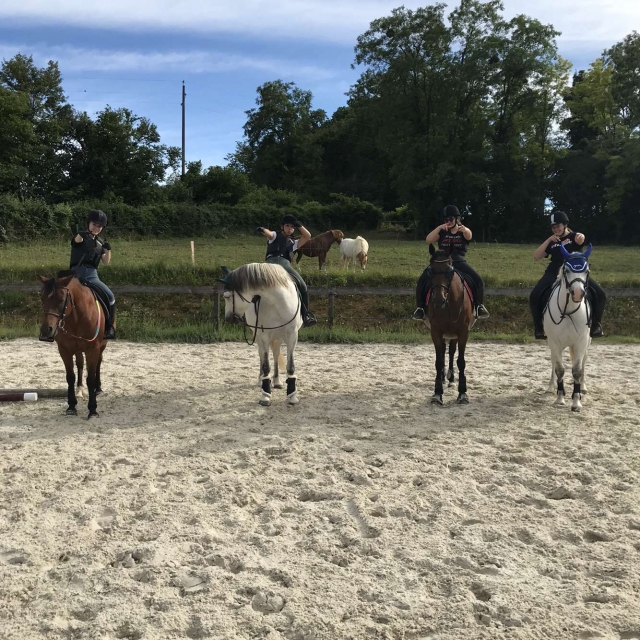 Horseback riding in Maux 