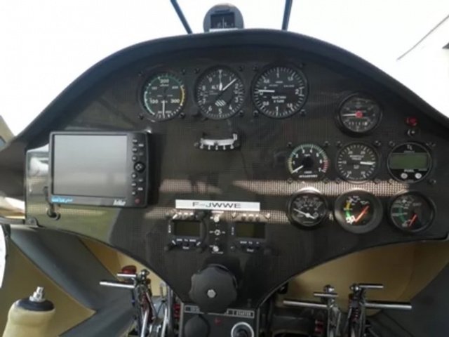 Aux commandes de l'avion 
